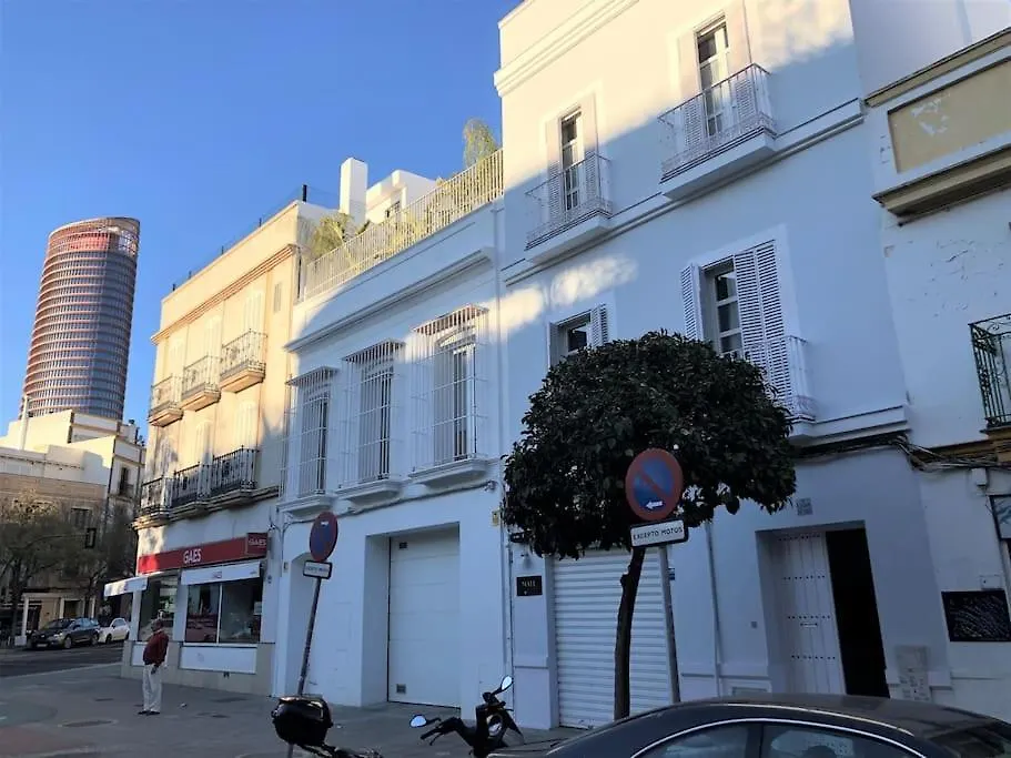 Disfruta Sevilla Desde Triana Junto Al Rio 0*,  Spanyolország